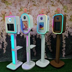 Kiosque Photobooth pour Fête d'Anniversaire avec Valise Métallique, iPad, Appareil <span class=keywords><strong>Photo</strong></span> Reflex Numérique et Télécommande – Installation Simple - Product Image 1