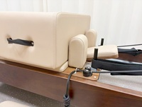 Ensemble de Reformer Pilates, Machine de Reformer Pilates pour la Maison en Bois de Noyer Noir, Reformer Pilates en Bois avec Tour, Équipement de Pilates