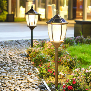 เสาไฟสวนพลังงานแสงอาทิตย์ ทองเหลือง LED IP66 พร้อมเซ็นเซอร์ตรวจจับความเคลื่อนไหว แสงวอร์มไวท์ โคมแก้ว สำหรับภายนอกอาคาร รับประกัน 10 ปี - Product Image 5