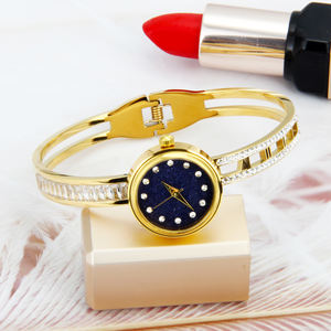 Orologio elettronico al quarzo da <span class=keywords><strong>donna</strong></span> <span class=keywords><strong>alla</strong></span> <span class=keywords><strong>moda</strong></span> accessori per gioielli con numeri romani rosa cavi 18K oro acciaio inossidabile orologio da polso - Product Image 4