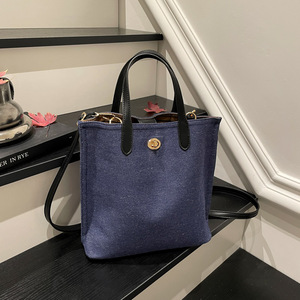 Nouveau Sac Fourre-tout en Jean Grande Taille 2026, Sac Bandoulière Rétro avec Logo Métallique, Sac Seau Zippé en PU Souple Grande Capacité, Mignon et Tendance - Product Image 4