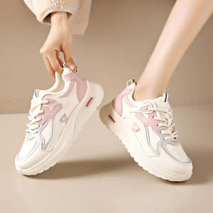 Vente en gros d'usine 2026 Automne Hiver Nouveaux Sneakers décontractés en peluche pour femmes Mode Confortables Antidérapants Style de marche Chaussures - Product Image 1