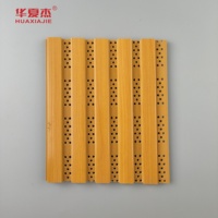 Panneau mural cannelé WPC moderne pour la vente en gros, panneau décoratif perforé WA PVC, grain de bois, pour appartement et hôtel, étanche, ignifuge, écologique