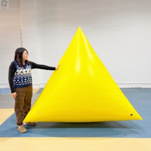 Boya Triangular Inflable Gigante de 2 m, Marcador Publicitario Flotante <span class=keywords><strong>para</strong></span> Eventos Deportivos Acuáticos/Ejercicios de Seguridad Marítima/Patrulla de Playa/Eventos - Product Image 1
