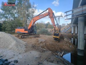 Marteau vibro-pilon hydraulique monté sur excavatrice de 40 à 50 tonnes - Product Image 3