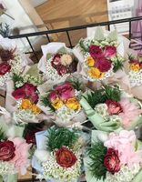 Rose éternelle préservée sous cloche en verre 2025 – Ornement artisanal créatif pour mariage et Noël