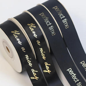 Cinta de Raso Negra con Logotipo Personalizado al por Mayor, Cinta de Raso con Lámina Dorada para Envolver Regalos de Boda - Product Image 4