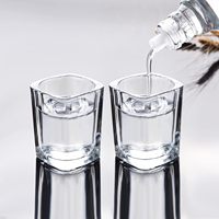 Vente en gros de 60ml de verre à liqueur carré Mini gobelet en cristal sans plomb verres à liqueur personnalisables fournisseur de Shunstone
