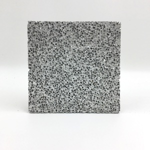 Productos de metal de espuma de <span class=keywords><strong>aluminio</strong></span> de espuma de celda cerrada con agujeros porosos personalizables para insonorización de carreteras - Product Image 6