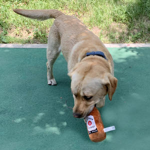 Giocattoli di peluche ripieni di cane su misura bottiglia di birra giocattolo di squittio per animali domestici fabbrica di porcellana OME produttore - Product Image 5