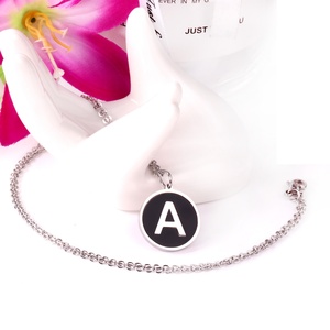 Collar con colgante de letra A de acero inoxidable para mujer, con inicial del alfabeto y concha negra, de gran venta - Product Image 3