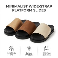 Sandales plates minimalistes à larges brides pour femmes, en PU mat, avec semelle épaisse en PVC cranté, logo personnalisé et emballage de marque OEM