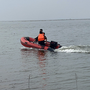 China Pvc Inflatable Aluminum Floor Cabin Fishing Boat For Sale