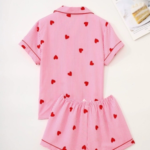 Dames crêpe pyjamaset met bubbelstructuur, overhemd met korte mouwen en knoopsluiting, elastische taille, korte broek, roze streep, nachtkleding met hartprint - Product Image 6