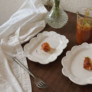 <span class=keywords><strong>Assiette</strong></span> à gâteau <span class=keywords><strong>en</strong></span> porcelaine de style japonais rétro, forme nuage irrégulière, compatible micro-ondes, pour petit-déjeuner et desserts occidentaux - Product Image 4