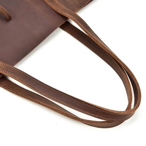 Elegante Bolso de Hombro para Uso Diario, Trabajo, Viajes y Compras con Interior Espacioso y Diseño Minimalista Atemporal - Product Image 3