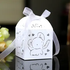 リボン付きの赤ちゃんの誕生日象のキャンディーギフトボックス