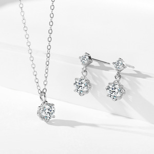 Collier et boucles d'oreilles simples en argent sterling 925 avec pendentif fleur en diamant pour femmes - Luxe abordable, polyvalent et de niche - Product Image 4