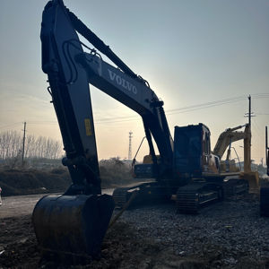 Excavadora Volvo EC240 Usada de 24 Toneladas, Económica, con Motor PLC, Caja de Cambios, Rodamientos, 130kW de Potencia, para Inspección por Video - Product Image 3