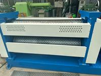 Machine de formage à rouleaux entièrement automatique pour l'embossage de motifs ondulés en acier, équipement de construction