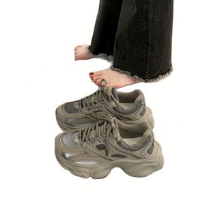 Baskets plateforme grises rétro tendance, en maille légère, respirantes et confortables pour le printemps - Product Image 4