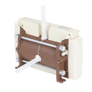 Pompe à soufflet pneumatique Iwaki FLP-75W, 1 pouce, type à pince, corps en acier moulé, membrane en polyuréthane - Product Image 2