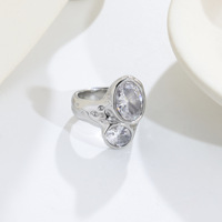 YF8502 Bague de luxe étanche en acier inoxydable plaqué or 18 carats avec double tête ovale et zircon pour femme