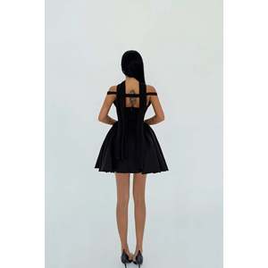 Mini robe de soirée noire avec détail unique au dos - Product Image 1
