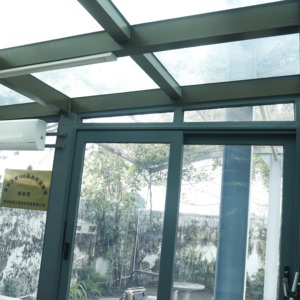 ห้องรับแดดหลังคาแบนทันสมัยพร้อมประตูกระจกบานเลื่อน กระจกนิรภัยฉนวนกันความร้อน ระเบียงกลางแจ้ง วิลล่า สวน คอนเซอร์เวทอรี บ้านกระจก - Product Image 2