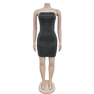 Nouvelle robe élégante en mousseline de soie à la mode pour femmes avec logo arrière et décoration en diamant - Product Image 2