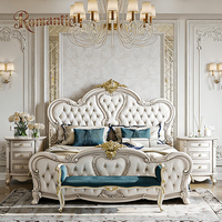 Luxuriöses Europäisches Französisches Schlafzimmer-Möbelset Kingsize-Bett Gepolstertes Kopfteil aus Massivholz für Villa und Hotel