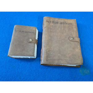 Nuevo cuaderno de cuero impreso de alta gama, encuadernado, con cubierta de cuero única, logotipo personalizado, papel ecológico y cierre con llavero. - Product Image 4