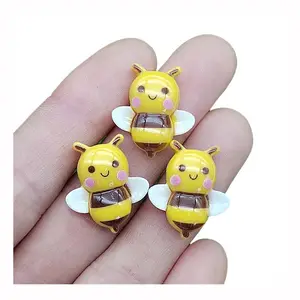 नई चेक-इन 100Pcs/बैग Kawaii कार्टून छोटे मधुमक्खियों के लिए Flatback राल Cabochons गहने कला और शिल्प DIY पार्टी सजावट आपूर्तिकर्ता