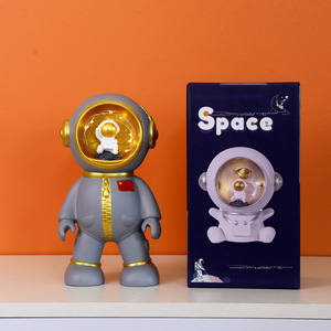 مصباح مكتبي صغير إبداعي للأطفال من راتنج رائد الفضاء وتزيين المنزل - Product Image 2