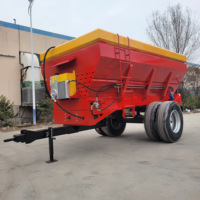 Tracteur - Machine à lancer et à épandre du sable latéral pour les enclos à vaches avec un volume de 6 mètres cubes