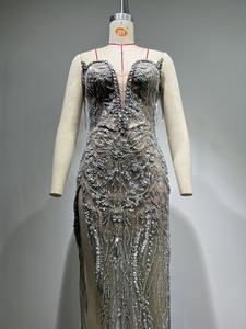 Abito da Sera Lungo di Lusso Argentato Sexy con Spacco Senza Spalline Paillettes e Cristalli per Donna Celebrità Feste di Compleanno Club e Ballo di Fine Anno - Product Image 3