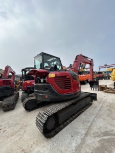 Excavatrice compacte Yanmar VIO85 de 8,5 tonnes, moteur diesel 4TNV98C, certifiée CE EPA pour les travaux utilitaires - Product Image 1