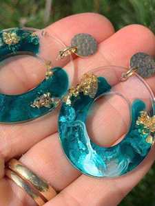 Boucles d'oreilles en résine de qualité supérieure avec motifs artistiques créatifs, bijoux tendance pour femmes et filles, disponibles au meilleur prix - Product Image 2