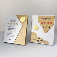 Plaque de certification en bois 20x25cm personnalisée en cuir doré et argent MH-J0362