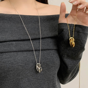 Collana da Donna in Acciaio Inossidabile Placcato Oro 18K con Cerchi Russi Intrecciati, Impermeabile e Antiossidante - Product Image 6
