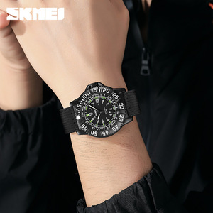 Skmei Men's Analog Quartz Watch 14mm Titanium Alloy Case Luminous Water Resistant Date Nylon Strap - Product Image 3