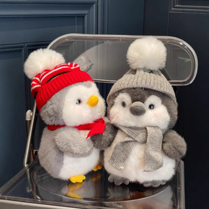 Peluche Pinguino di Harbin con Abito Invernale, Statuetta Unisex in Poliestere, Pupazzo di Neve Natalizio, Pinguino Dormiente - Product Image 4