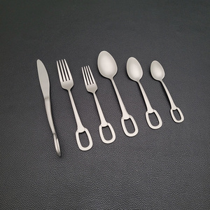 Số lượng lớn giá rẻ mới phong cách thép không gỉ chà nhám bạc Bộ đồ ăn dao nĩa và muỗng treo Flatware Set cho nhà hàng nhà - Product Image 2