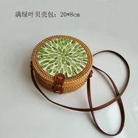 Женская сумка из ротанга