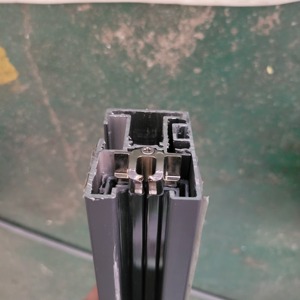 Piezas al por mayor: Riel lateral/<span class=keywords><strong>Cassette</strong></span>/Barra inferior/Cremallera para persianas enrollables verticales motorizadas a prueba de viento - Product Image 2