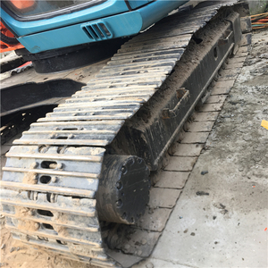 Excavatrice Hitachi EX200 d'occasion, modèle EX200-5 avec moteur Isuzu, capacité de la benne de 0,8 m³, poids opérationnel de 18,8 tonnes, en vente - Product Image 5