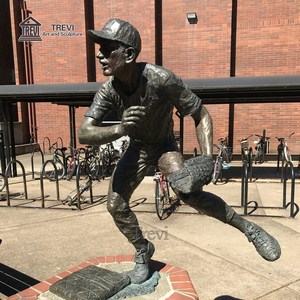 Sculpture de joueur de baseball en bronze grandeur nature, gravée et sculptée, pour utilisation en extérieur, jardin, parc, sport, commémoration des jeunes - Product Image 2