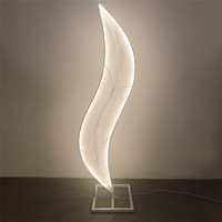 Accessoires de mariage : Arche lumineuse LED en forme de S pour allée, support de toile de fond en organza métallique ondulé, décoration de scène et de passerelle pour événements