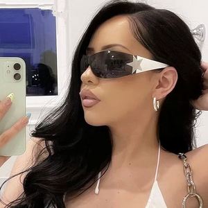 Gafas de Sol Deportivas Punk Extra Grandes Sin Montura con Logotipo Personalizado para Mujer, Gafas de Sol Envolventes de una Pieza Estilo Y2K para Mujer - Product Image 1