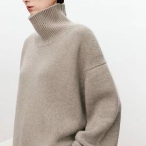 Pull en maille de cachemire noir uni à col roulé en mohair et laine pour femme - Product Image 2